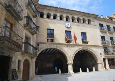 Videoproyección profesional en sala corporativa –  Ayuntamiento de Calaceite – Teruel